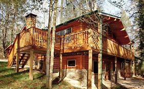 Laural Manor Located In Downtown Gatlinburg